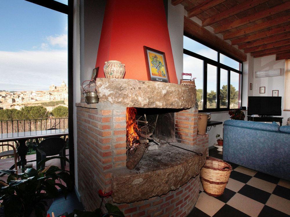 La Casa Rossa Country House Пиаца Армерина Екстериор снимка