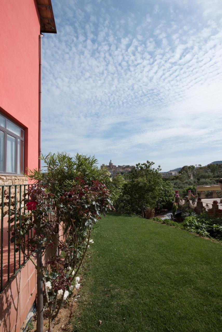 La Casa Rossa Country House Пиаца Армерина Екстериор снимка